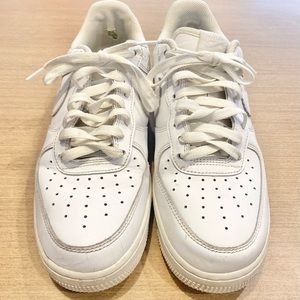 Nike Air Force 1 Low Triple White 2021 CW2288-111 Mens Size 9 Pre-owed See Pics